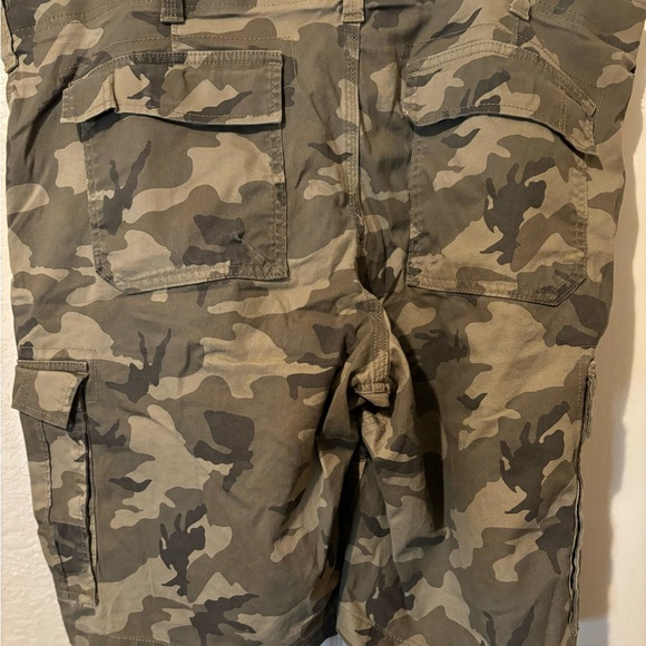 Men’s Camo Cargo Shorts Size 42 - Picture 3 of 3